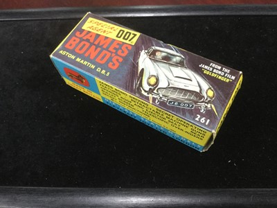 Lot 383 - A CORGI TOYS JAMES BOND'S ASTON MARTIN DB5 MODEL 261