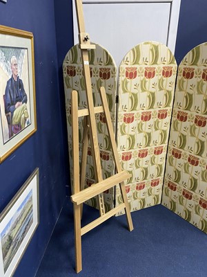 Lot 403 - A MODERN ARTISTS EASEL