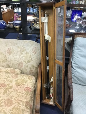 Lot 233 - A 20TH CENTURY STICK BAROMETER BY THOMPSON IN DISPLAY CASE