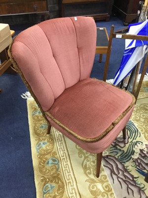 Lot 259 - A LOT OF TWO 20TH CENTURY UPHOLSTERED BEDROOM CHAIRS