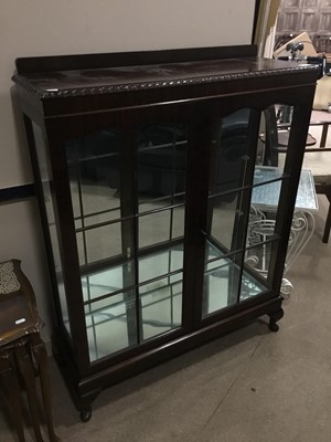 Lot 268 - A MAHOGANY TWO DOOR DISPLAY CABINET AND A WALNUT NEST OF TABLES