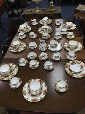 Lot 285 - A ROYAL ALBERT 'OLD COUNTRY ROSES' PART DINNER SERVICE