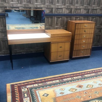 Lot 153 - A RETRO DRESSING TABLE AND A CHEST OF DRAWERS