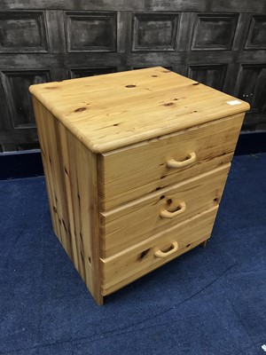 Lot 157 - A MODERN PINE CHEST OF DRAWERS, A BEDSIDE CHEST AND A MIRROR