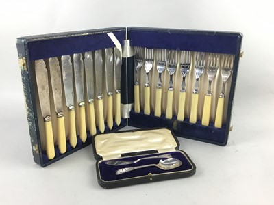 Lot 172 - A SET OF CUTLERY AND OTHER SILVER PLATED ITEMS