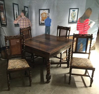 Lot 1660 - AN OAK DRAW LEAF DINING TABLE AND FOUR CHAIRS