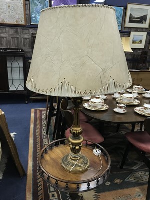 Lot 125 - A GILT TABLE LAMP