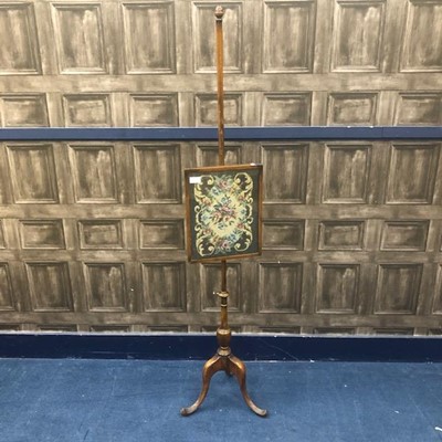 Lot 126 - A VICTORIAN POLE SCREEN