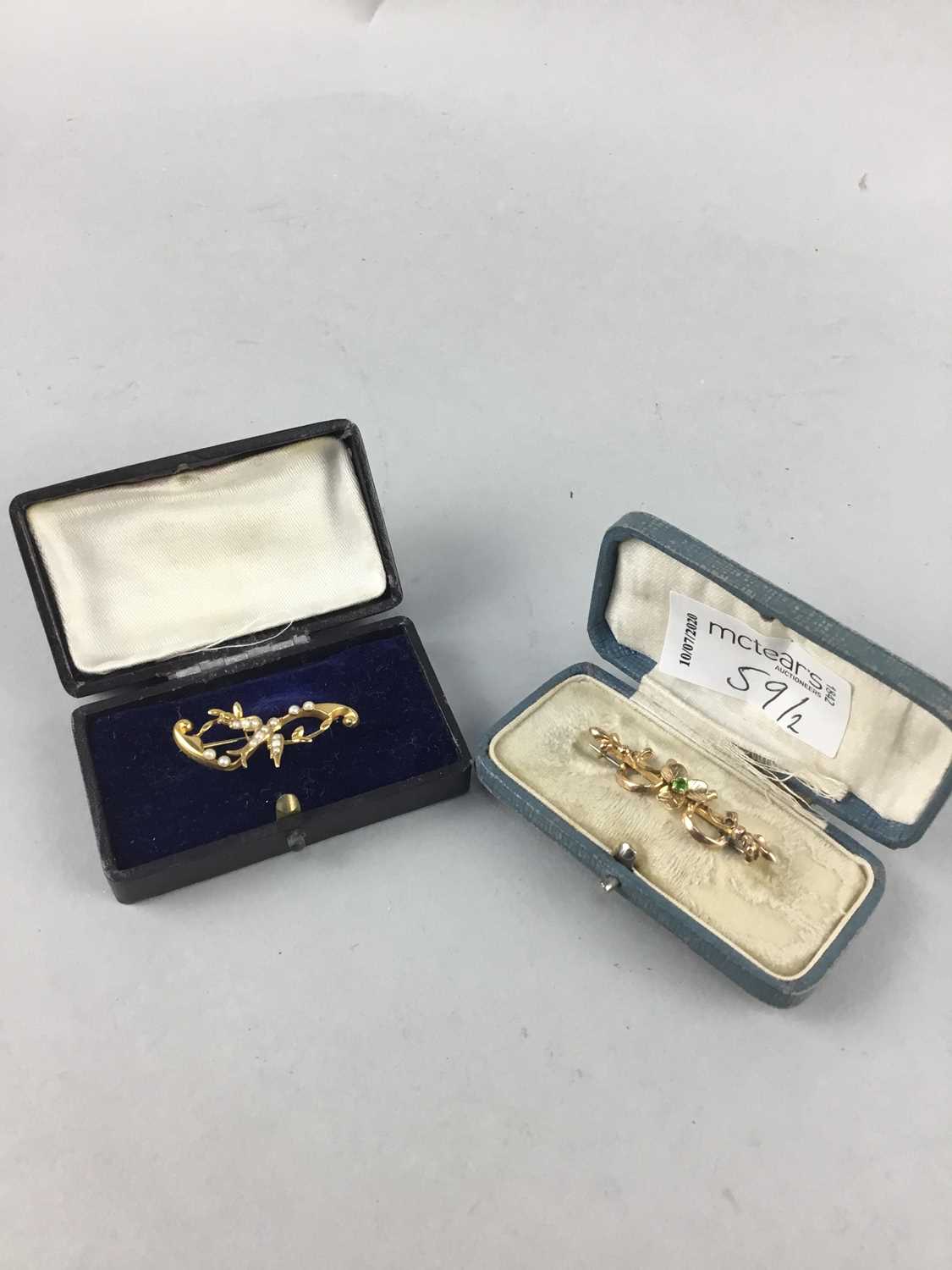 Lot 59 - A LOT OF TWO EDWARDIAN BROOCHES