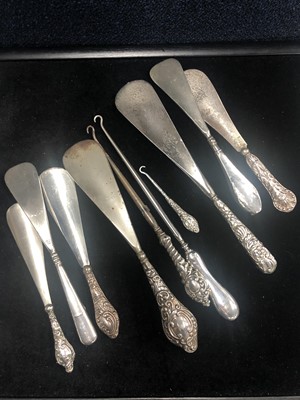 Lot 63 - A LOT OF SILVER MOUNTED SHOE HORNS AND BUTTON HOOKS