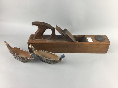 Lot 51 - A VINTAGE SANDING PLANE ALONG WITH A TYPEWRITER AND OTHER ITEMS