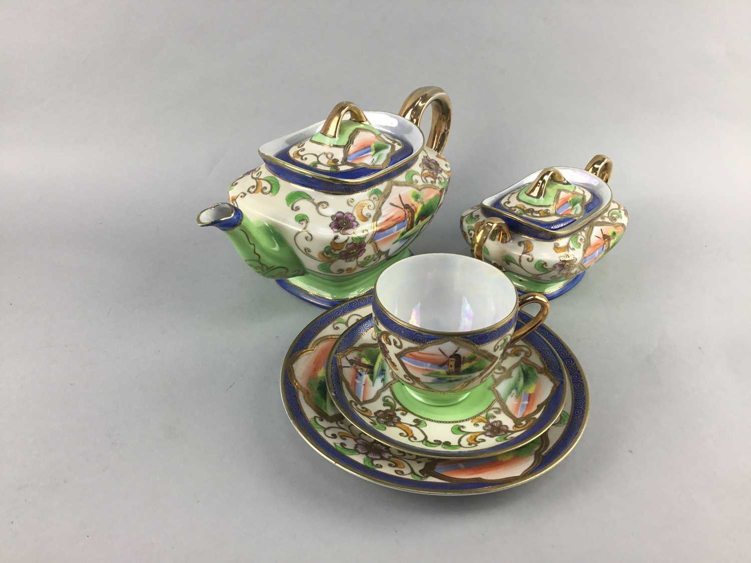 Lot 22 - A JAPANESE EXPORT PART COFFEE SERVICE ALONG WITH A PART TEA SERVICE