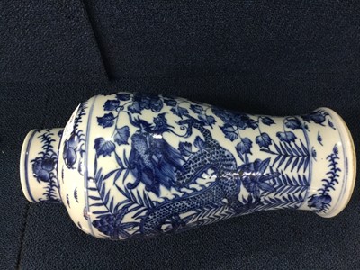 Lot 834 - A LATE 19TH CENTURY CHINESE BLUE AND WHITE VASE