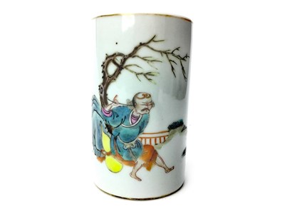 Lot 837 - AN EARLY 20TH CENTURY CHINESE FAMILLE ROSE BRUSH POT