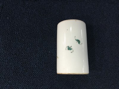 Lot 837 - AN EARLY 20TH CENTURY CHINESE FAMILLE ROSE BRUSH POT