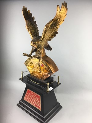 Lot 82 - A 20TH CENTURY CHINESE GILT MODEL OF AN EAGLE
