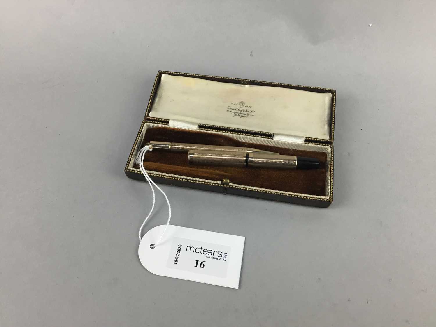Lot 16 - A LADY'S GOLD CASED FOUNTAIN PEN AND PENCIL