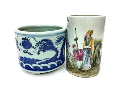Lot 838 - AN EARLY 20TH CENTURY CHINESE CERAMIC BRUSH POT AND A POT