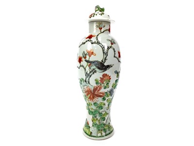 Lot 846 - AN EARLY 20TH CENTURY CHINESE FAMILLE VERTE LIDDED VASE