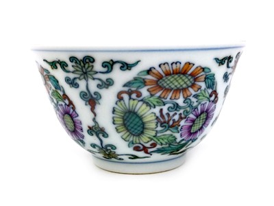 Lot 50 - AN EARLY 20TH CENTURY CHINESE TEA BOWL