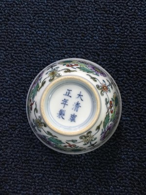 Lot 50 - AN EARLY 20TH CENTURY CHINESE TEA BOWL