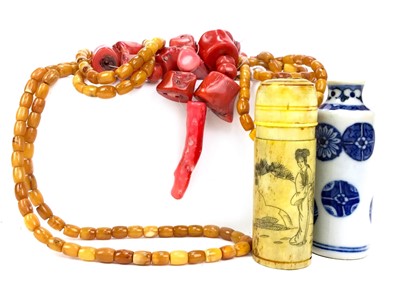 Lot 856 - A CHINESE BLUE AND WHITE BOTTLE, A CASE AND TWO NECKLACES