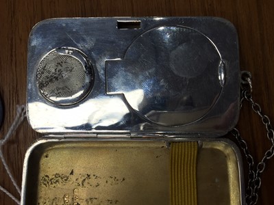 Lot 4 - AN EARLY 20TH CENTURY SILVER COMPACT/SOVEREIGN/CIGARETTE CASE