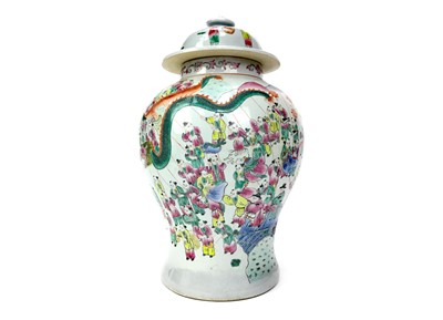 Lot 868 - A LARGE 20TH CENTURY CHINESE FAMILLE ROSE LIDDED VASE