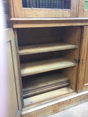 Lot 1224 - AN EARLY VICTORIAN OAK LIBRARY BOOKCASE