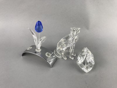 Lot 390 - A SWAROVSKI MODEL OF A CHEETAH AND OTHER SWAROVSKI PIECES