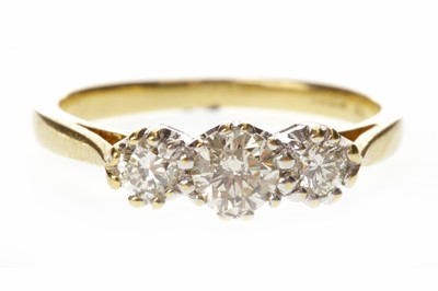 Lot 407 - A DIAMOND THREE STONE RING