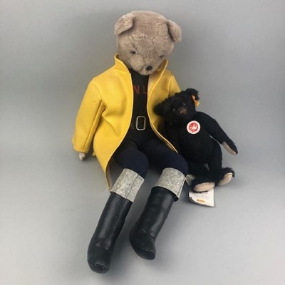 Lot 32 - A LOT OF VINTAGE AND OTHER TEDDY BEARS