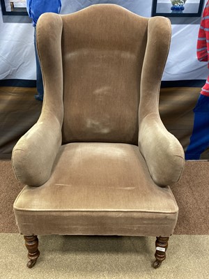 Lot 1375 - AN EARLY 20TH CENTURY WING BACK ARMCHAIR