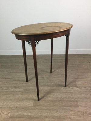 Lot 1258 - AN EDWARDIAN MAHOGANY OVAL OCCASIONAL TABLE