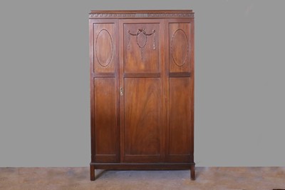 Lot 1253 - AN EDWARDIAN MAHOGANY WARDROBE