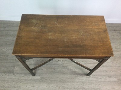 Lot 1250 - AN EDWARDIAN MAHOGANY OBLONG OCCASIONAL TABLE