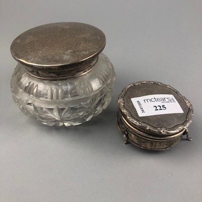 Lot 225 - A SMALL CIRCULAR TRINKET BOX AND A GLASS POWDER BOWL WITH SILVER TOP