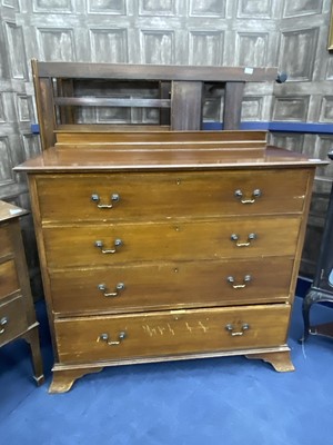 Lot 267 - A MAHOGANY FOUR PIECE BEDROOM SUITE