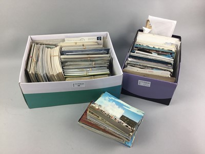 Lot 50 - A COLLECTION OF LOOSE VINTAGE POSTCARDS