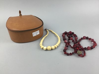 Lot 286 - AN EARLY 20TH CENTURY IVORY BEAD NECKLACE AND ANOTHER
