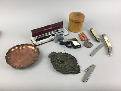 Lot 56 - A COLLECTION OF VINTAGE LIGHTERS, KNIVES AND OTHER OBJECTS