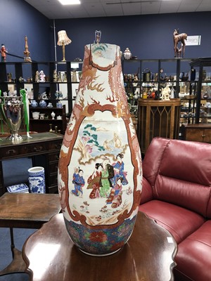 Lot 239 - A LARGE JAPANESE KUTANI VASE