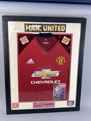Lot 100 - A SIGNED MANCHESTER UNITED FOOTBALL CLUB JERSEY