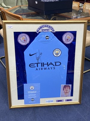 Lot 103 - A SIGNED MANCHESTER CITY FOOTBALL CLUB JERSEY