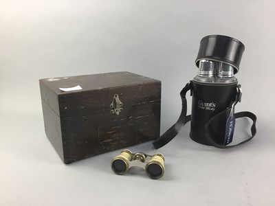 Lot 302 - A PAIR OF VINTAGE OPERA GLASSES AND OTHER ITEMS