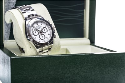Lot 858 - A GENTLEMAN'S ROLEX OYSTER PERPETUAL COSMOGRAPH DAYTONA STAINLESS STEEL AUTOMATIC WRIST WATCH