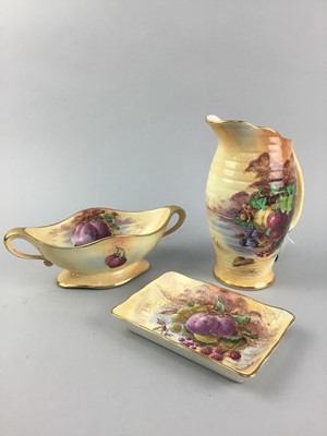 Lot 319 - A CROWN DEVON JUG AND OTHER CERAMICS