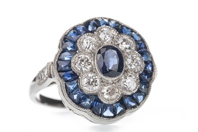 Lot 440 - A SAPPHIRE AND DIAMOND RING