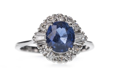 Lot 458 - A SAPPHIRE AND DIAMOND RING