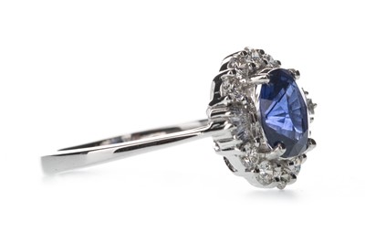 Lot 458 - A SAPPHIRE AND DIAMOND RING